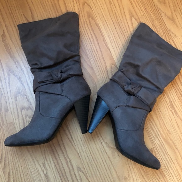 Apt. 9 Grey boots 7 - Picture 3 of 7